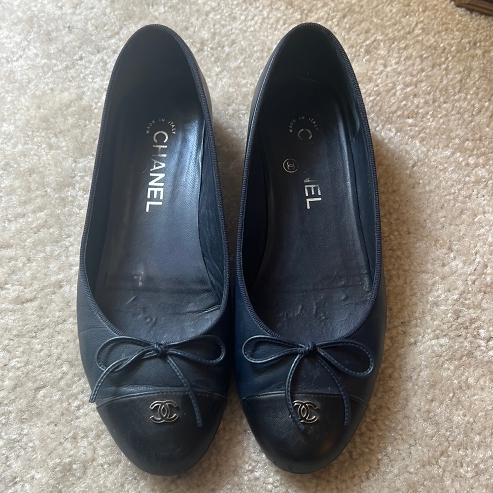 Authentic CHANEL flats. Leather Navy and black